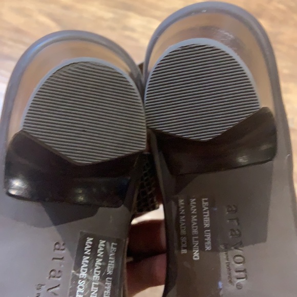 Aravon womens Medici Sandal Heeled Sandal - Picture 11 of 14